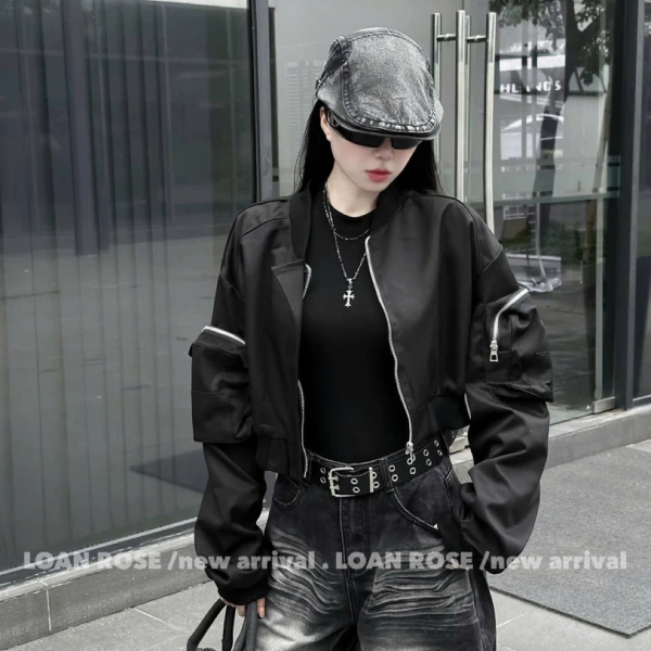 Việc chọn size và bảo quản áo bomber da đúng cách không những giúp bạn diện áo “phù hợp”, mà còn kéo dài tuổi thọ sản phẩm. (Ảnh 4) Việc chọn size và bảo quản áo bomber da đúng cách không những giúp bạn diện áo “phù hợp”, mà còn kéo dài tuổi thọ sản phẩm. (Ảnh 4)
