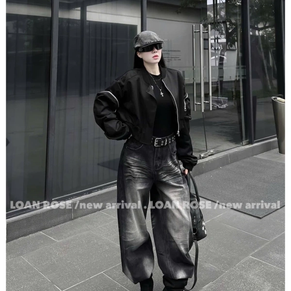 Việc chọn size và bảo quản áo bomber da đúng cách không những giúp bạn diện áo “phù hợp”, mà còn kéo dài tuổi thọ sản phẩm. (Ảnh 5) Việc chọn size và bảo quản áo bomber da đúng cách không những giúp bạn diện áo “phù hợp”, mà còn kéo dài tuổi thọ sản phẩm. (Ảnh 5)