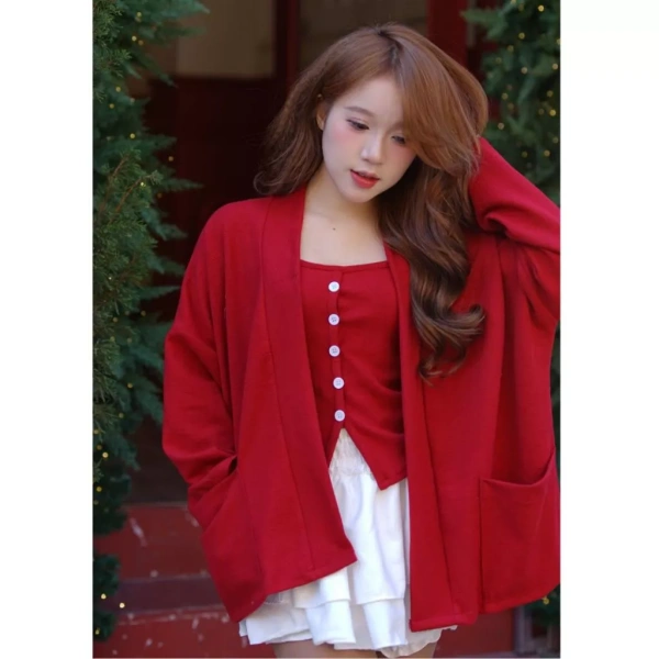 Sản phẩm (HAPPY NEW YEAR – DORY CHIC) Set 2 món áo khoác cardigan len thỏ mềm mịn mix áo dây điệu bên trong, outfit ĐÓN TẾT mang đến giải pháp hoàn hảo cho người dùng muốn sở hữu một bộ đồ linh hoạt, phù hợp ngay từ đầu năm. (Ảnh 5) Sản phẩm (HAPPY NEW YEAR – DORY CHIC) Set 2 món áo khoác cardigan len thỏ mềm mịn mix áo dây điệu bên trong, outfit ĐÓN TẾT mang đến giải pháp hoàn hảo cho người dùng muốn sở hữu một bộ đồ linh hoạt, phù hợp ngay từ đầu năm. (Ảnh 5)