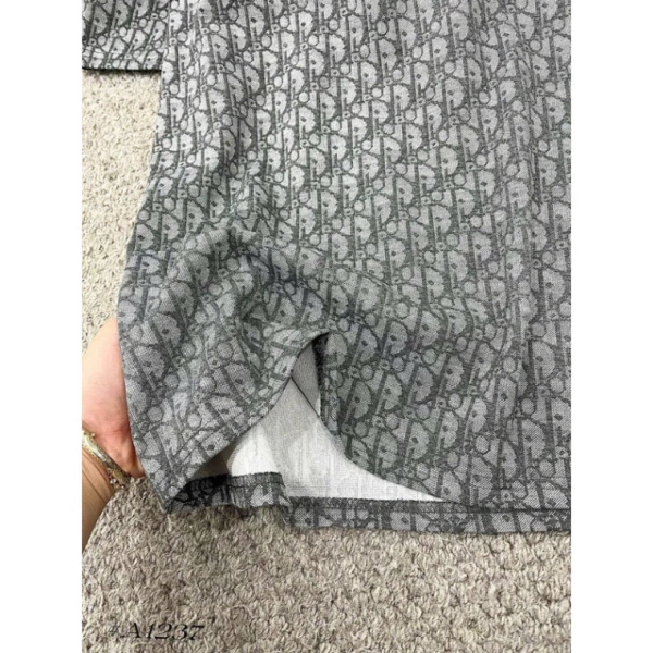Để áo luôn giữ được độ dày dặn và tính năng chống UV, việc chọn size phù hợp là điều quan trọng. (Ảnh 2)
