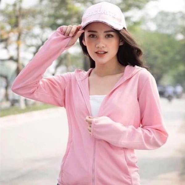 Dù giá bán 110,000 VND (giá khuyến mãi), chiếc áo này vẫn nằm trong phân khúc trung bình‑cao, tuy nhiên những lợi ích mang lại có thể được so sánh với việc mua nhiều chiếc áo thông thường để thay đổi khi cảm thấy ẩm mốc. (Ảnh 4)