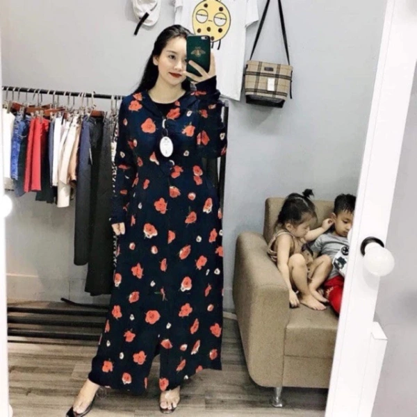 Trong quá trình thiết kế áo dài chống nắng, không chỉ có màu sắc và kiểu dáng ảnh hưởng đến sự thoải mái. (Ảnh 2)