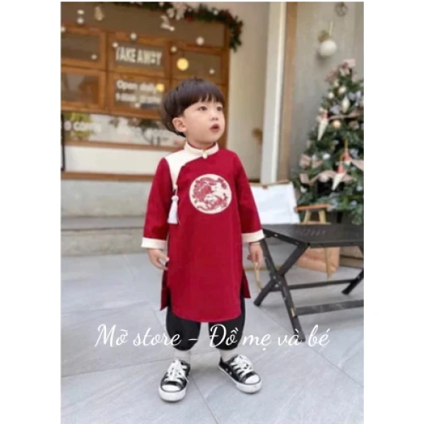 Áo dài bé trai trông lịch lãm ngày Tết, nhưng chất liệu nhung lại làm con khó chịu khi chạy nhảy - Ảnh 1 Áo dài bé trai trông lịch lãm ngày Tết, nhưng chất liệu nhung lại làm con khó chịu khi chạy nhảy - Ảnh 1