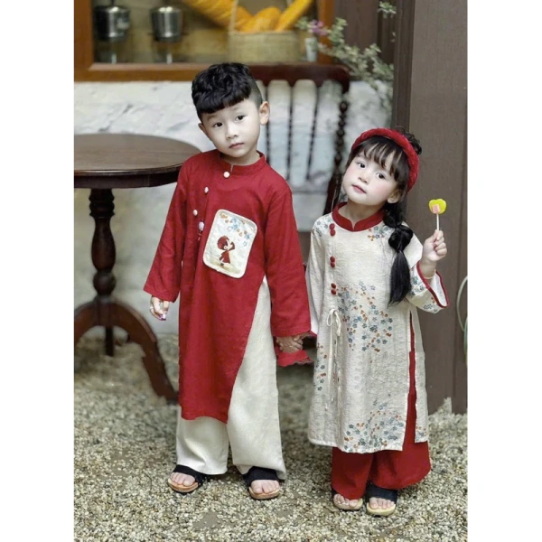 Áo dài cách tân cho bé: vẻ đẹp sang trọng nhưng kéo dài thời gian chuẩn bị trang phục cho cả mẹ và con - Ảnh 1 Áo dài cách tân cho bé: vẻ đẹp sang trọng nhưng kéo dài thời gian chuẩn bị trang phục cho cả mẹ và con - Ảnh 1