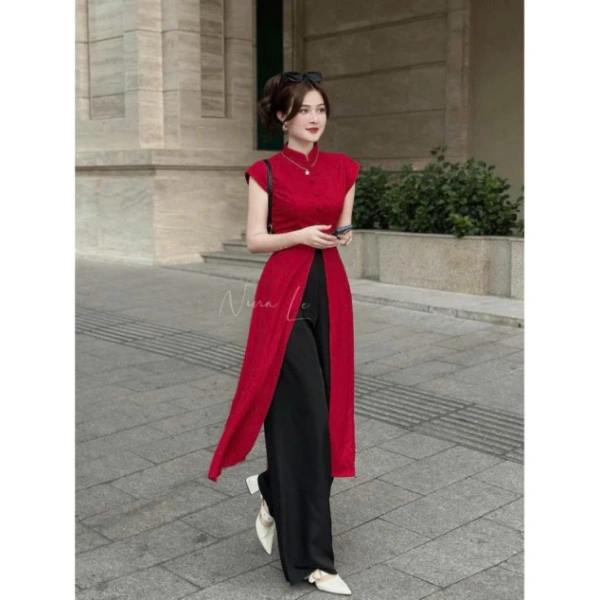Khi thời tiết giảm dần, bạn có thể khoác thêm một chiếc áo bomber hoặc áo khoác jean mỏng lên trên áo dài. (Ảnh 5)