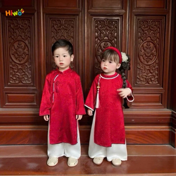 Áo dài cho bé có kích cỡ đa dạng, việc chọn size phù hợp là nền tảng để tránh việc áo quá chật hoặc quá rộng, ảnh hưởng tới cảm giác di chuyển và cả quá trình bảo quản. (Ảnh 5)