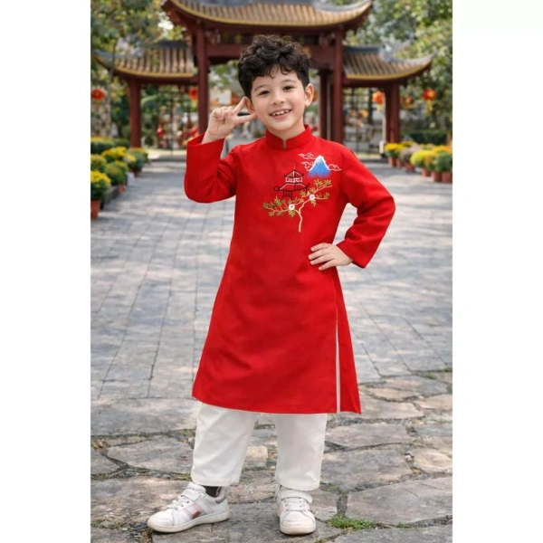 Áo dài đỏ cho bé trai ngày chụp hình Tết có gây khó chịu khi trẻ chạy nhảy? - Ảnh 1 Áo dài đỏ cho bé trai ngày chụp hình Tết có gây khó chịu khi trẻ chạy nhảy? - Ảnh 1