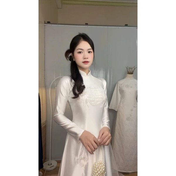 Một chiếc áo dài đầu tư vừa là khoản tiền bạc, vừa là tâm huyết. (Ảnh 5) Một chiếc áo dài đầu tư vừa là khoản tiền bạc, vừa là tâm huyết. (Ảnh 5)