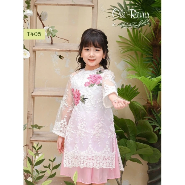Việc chăm sóc đúng cách sẽ giúp áo dài hoa duy trì độ bóng, màu sắc và độ mềm mại, đồng thời bảo vệ làn da của bé khỏi kích ứng. (Ảnh 4) Việc chăm sóc đúng cách sẽ giúp áo dài hoa duy trì độ bóng, màu sắc và độ mềm mại, đồng thời bảo vệ làn da của bé khỏi kích ứng. (Ảnh 4)