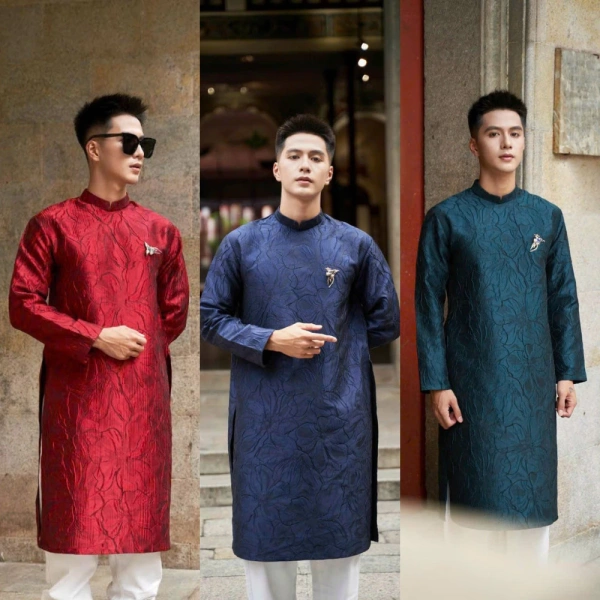 Với vẻ đẹp lộng lẫy, áo dài nam cách tân đòi hỏi quy trình bảo quản kỹ càng hơn một số loại áo dài truyền thống. (Ảnh 2) Với vẻ đẹp lộng lẫy, áo dài nam cách tân đòi hỏi quy trình bảo quản kỹ càng hơn một số loại áo dài truyền thống. (Ảnh 2)