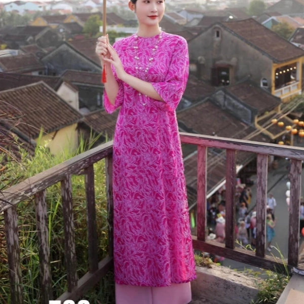 Đối với áo dài suông, một trong những yếu tố quan trọng quyết định độ thoải mái là độ vừa vặn ở vùng eo. (Ảnh 3) Đối với áo dài suông, một trong những yếu tố quan trọng quyết định độ thoải mái là độ vừa vặn ở vùng eo. (Ảnh 3)