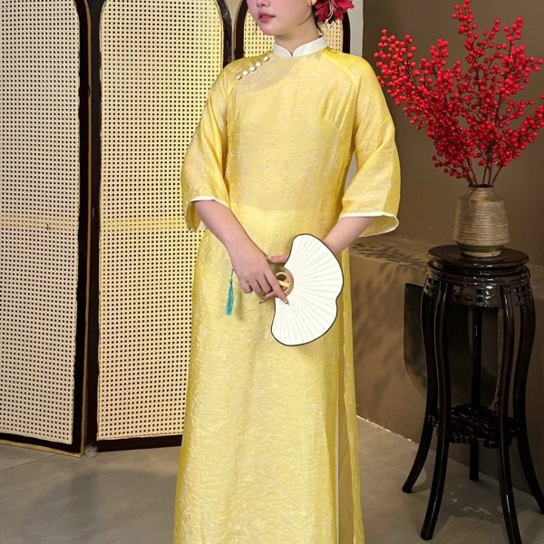 Một trong những mẫu áo dài cách tân nổi bật được giới thiệu trên thị trường là Áo dài tết Xuân Thì Migcool. (Ảnh 3)
