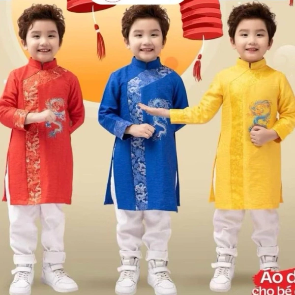 Áo dài tết cho bé trai: chất mềm mịn vừa quyến rũ, nhưng họa tiết thêu rồng khiến bé cảm thấy bức bối khi chơi lâu. - Ảnh 1 Áo dài tết cho bé trai: chất mềm mịn vừa quyến rũ, nhưng họa tiết thêu rồng khiến bé cảm thấy bức bối khi chơi lâu. - Ảnh 1
