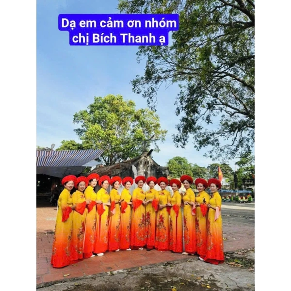 Nếu bạn đang cân nhắc mua một chiếc áo dài vừa truyền thống vừa hiện đại, Áo Dài Truyền Thống Hoa Dây Vàng Tay Xẻ Cao Cấp Siêu Xinh là một lựa chọn đáng để thử. (Ảnh 5) Nếu bạn đang cân nhắc mua một chiếc áo dài vừa truyền thống vừa hiện đại, Áo Dài Truyền Thống Hoa Dây Vàng Tay Xẻ Cao Cấp Siêu Xinh là một lựa chọn đáng để thử. (Ảnh 5)