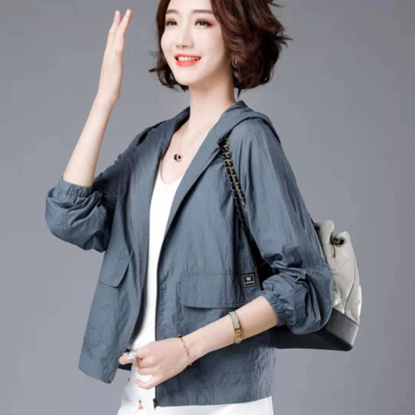 Để người đọc có cái nhìn rõ ràng, chúng tôi so sánh áo gói đa năng với ba giải pháp bảo vệ da phổ biến: kem chống nắng, áo tắm có tính năng UV, và khăn quàng cổ dạng mỏng. (Ảnh 4) Để người đọc có cái nhìn rõ ràng, chúng tôi so sánh áo gói đa năng với ba giải pháp bảo vệ da phổ biến: kem chống nắng, áo tắm có tính năng UV, và khăn quàng cổ dạng mỏng. (Ảnh 4)