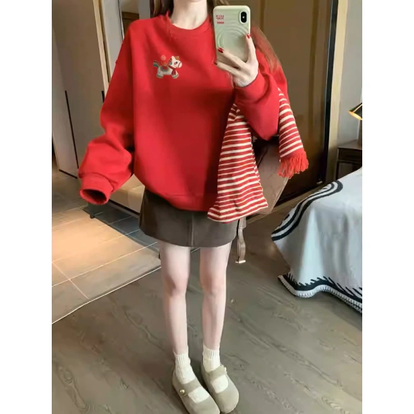 Hoodie, hay còn gọi là áo hood, đã từ lâu trở thành một biểu tượng thời trang toàn cầu nhờ thiết kế vừa đơn giản, vừa tiện lợi. (Ảnh 3) Hoodie, hay còn gọi là áo hood, đã từ lâu trở thành một biểu tượng thời trang toàn cầu nhờ thiết kế vừa đơn giản, vừa tiện lợi. (Ảnh 3)