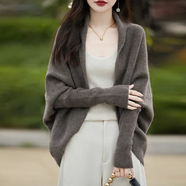 Áo khoác cardigan dệt kim tay cánh rộng thường để lại cảm giác quá ấm trong những buổi trời se lạnh - Ảnh 2 Áo khoác cardigan dệt kim tay cánh rộng thường để lại cảm giác quá ấm trong những buổi trời se lạnh - Ảnh 2
