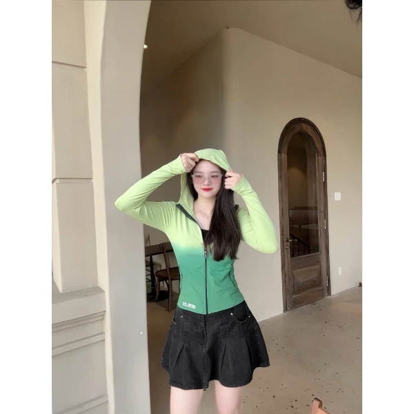 Màu sắc của áo khoác không chỉ là vấn đề thẩm mỹ mà còn ảnh hưởng đến khả năng phản xạ nhiệt. (Ảnh 3)