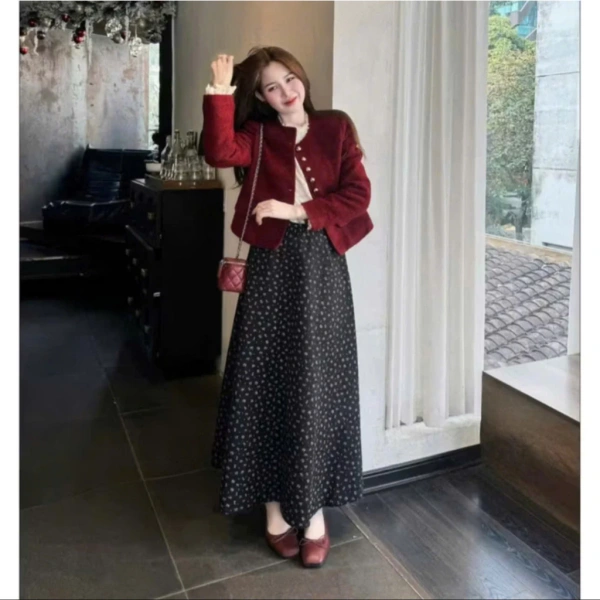 Trước khi mùa đông tới, người tiêu dùng thường ưu tiên chọn những mẫu áo dài để “bảo vệ” toàn bộ cơ thể. (Ảnh 3) Trước khi mùa đông tới, người tiêu dùng thường ưu tiên chọn những mẫu áo dài để “bảo vệ” toàn bộ cơ thể. (Ảnh 3)