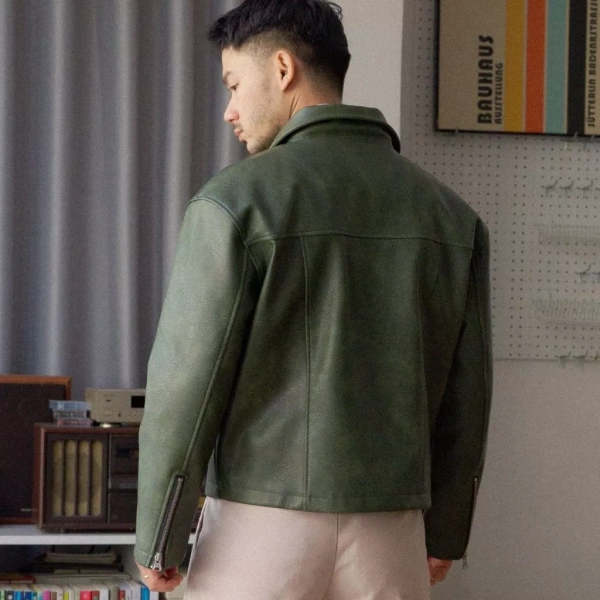 Trong thị trường hiện nay, Áo khoác da khoá zip YKK PEALO chất liệu microfiber form crop - Bassline Jacket SPT4 đã thu hút sự chú ý của nhiều người yêu thời trang nhờ sự kết hợp giữa chất liệu cao cấp và thiết kế hiện đại. (Ảnh 4)