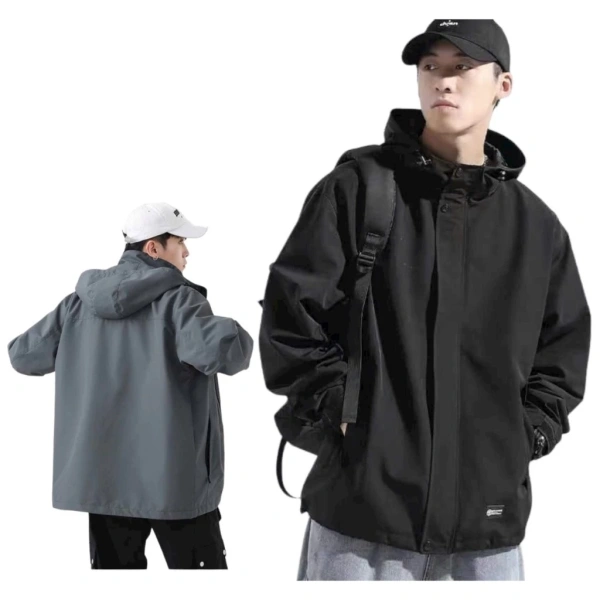 Áo khoác dù 2 lớp có nón và túi khóa kéo giúp tránh gió, nhưng lại khiến việc lấy điện thoại trong mưa trở nên rắc rối - Ảnh 1