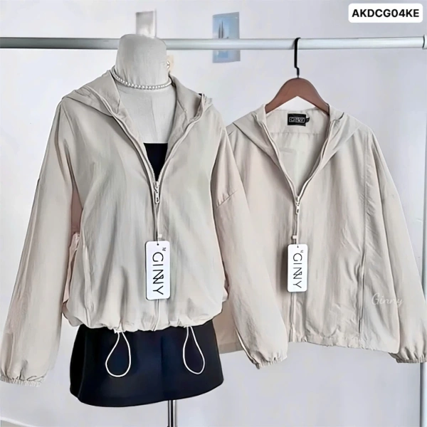 Áo khoác gió gập gọn nhẹ thực sự chống nắng và trượt nước như lời hứa - Ảnh 5 Áo khoác gió gập gọn nhẹ thực sự chống nắng và trượt nước như lời hứa - Ảnh 5