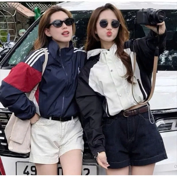 Độ bồng hơi (độ “dày” khi gập) thường xuất phát từ cấu trúc nội lớp bọt hoặc sợi tổng hợp được dùng để tạo độ ấm. (Ảnh 3)