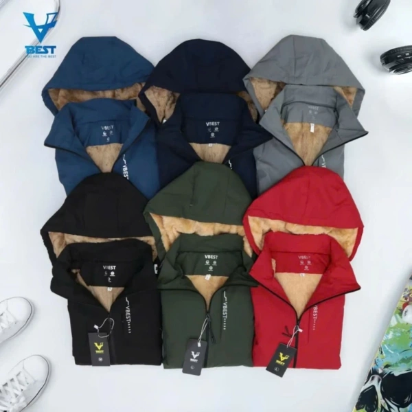 Áo khoác gió lót lông 2 lớp êm ấm, chống nước, nhưng độ thoáng khí trong mưa nhẹ lại gây bất ngờ cho người dùng. - Ảnh 1