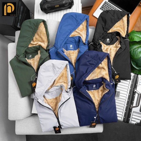 Vải polyester với tỉ lệ tràn co giãn (spandex) vừa đủ sẽ giữ được độ bám vừa cung cấp độ co dãn cần thiết, giảm cảm giác “bị kẹt” khi vận động. (Ảnh 3)