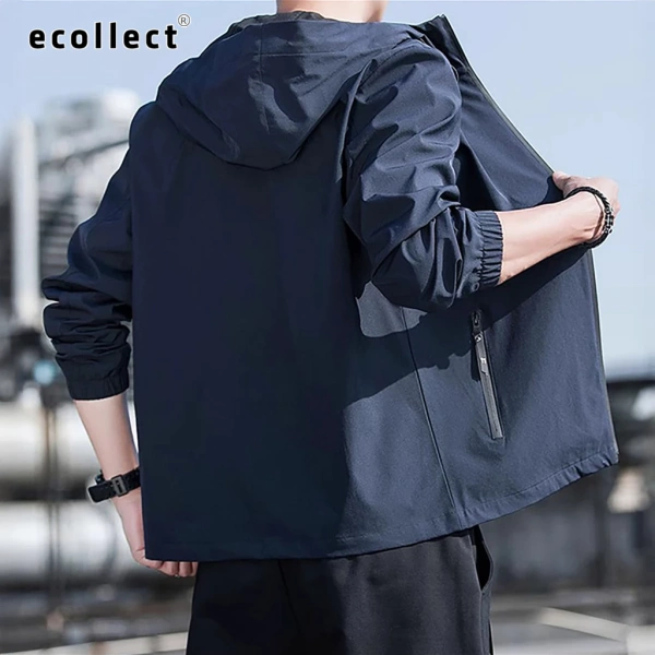 Một số thương hiệu cung cấp bản “relaxed fit” với kích thước rộng rãi, nhưng vẫn giữ được tính năng cầm kéo full zip và mũ, đem lại sự cân bằng giữa phong cách và tính thực dụng. (Ảnh 4)