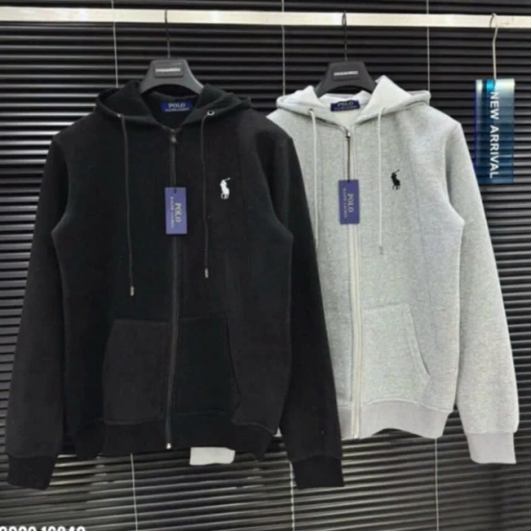 Áo khoác hoodie zip với họa tiết ngựa ấm áp, nhưng túi áo nhỏ khiến việc mang điện thoại thường gặp rắc rối - Ảnh 1