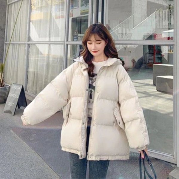 Áo khoác form to (unisex) mang lại sự thoải mái về mặt kích thước, nhưng nếu cổ áo quá cao hoặc mũ quá rộng có thể gây cản trở. (Ảnh 4)