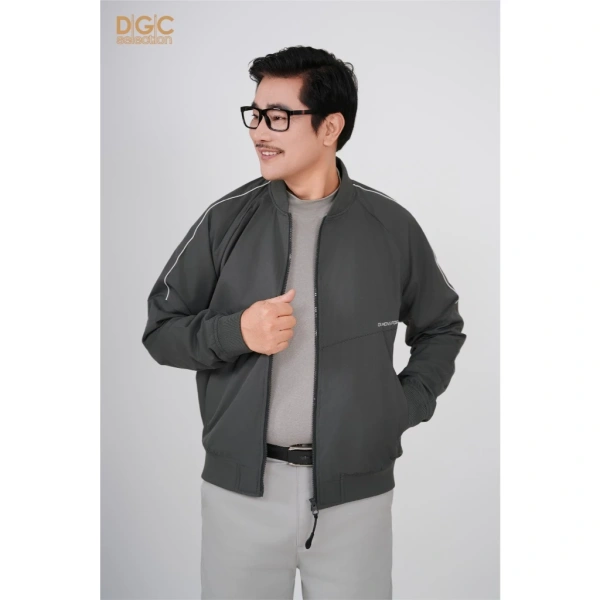 Với cách bố trí này, áo khoác hai lớp không chỉ giữ ấm tốt hơn mà còn cho phép không khí lưu thông nhẹ, giảm nguy cơ “bí hơi” mà người dùng thường gặp khi mặc áo dày, không thông thoáng. (Ảnh 2) Với cách bố trí này, áo khoác hai lớp không chỉ giữ ấm tốt hơn mà còn cho phép không khí lưu thông nhẹ, giảm nguy cơ “bí hơi” mà người dùng thường gặp khi mặc áo dày, không thông thoáng. (Ảnh 2)