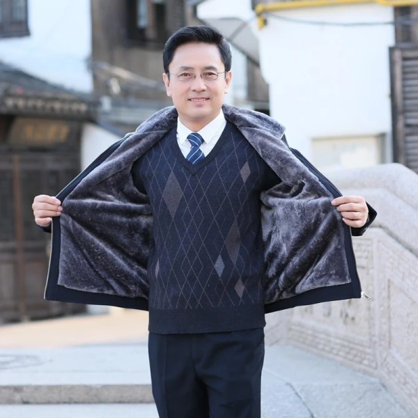Trong ba mẫu trên, “Classic Elegance” của STY không chỉ đáp ứng yêu cầu về tính thẩm mỹ mà còn tối ưu hoá khả năng giữ ấm qua cấu trúc túi. (Ảnh 3) Trong ba mẫu trên, “Classic Elegance” của STY không chỉ đáp ứng yêu cầu về tính thẩm mỹ mà còn tối ưu hoá khả năng giữ ấm qua cấu trúc túi. (Ảnh 3)