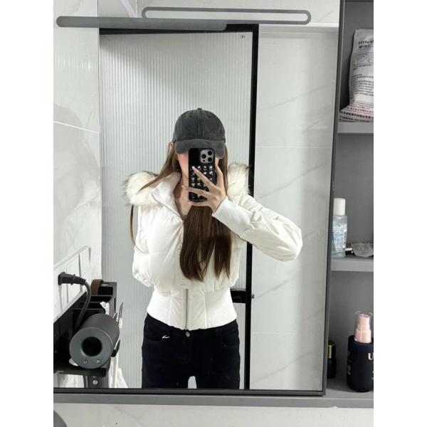 Mỗi người có cơ thể thay đổi theo thời gian, do đó khi mua áo mới, hãy luôn đo vòng eo và so sánh với bảng size được cung cấp. (Ảnh 3)