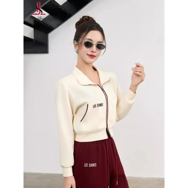 Áo khoác nỉ dày vừa thường mang lại ấm áp, nhưng độ co giãn lại là yếu tố quyết định sự thoải mái. - Ảnh 5 Áo khoác nỉ dày vừa thường mang lại ấm áp, nhưng độ co giãn lại là yếu tố quyết định sự thoải mái. - Ảnh 5