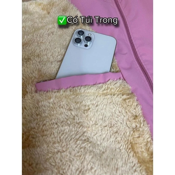 Đối với nhu cầu vừa giữ ấm vừa tránh cảm giác ngột trong không gian kín, áo khoác nữ lót lông toàn thân DIHU là một mẫu đáng chú ý. (Ảnh 2)