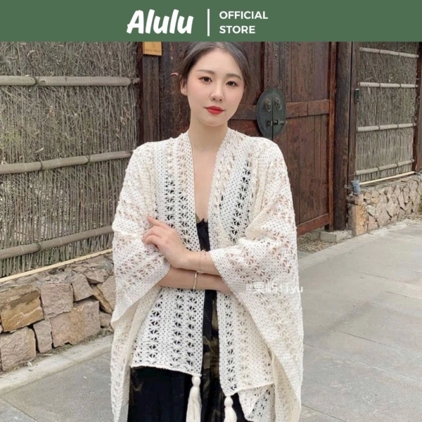 Áo khoác ren dệt kim dáng rộng tạo cảm giác sang chảnh khi du lịch, nhưng chi tiết viền hơi rối mắt thường bị bỏ qua - Ảnh 1 Áo khoác ren dệt kim dáng rộng tạo cảm giác sang chảnh khi du lịch, nhưng chi tiết viền hơi rối mắt thường bị bỏ qua - Ảnh 1