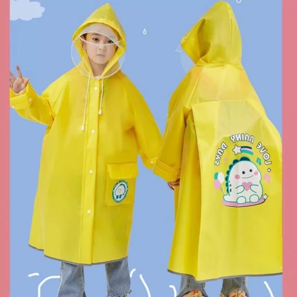 Để hiểu rõ hơn về trải nghiệm di chuyển, chúng ta hãy so sánh áo mưa có kính chắn + che balo với những mẫu áo mưa truyền thống không có tính năng này. (Ảnh 3) Để hiểu rõ hơn về trải nghiệm di chuyển, chúng ta hãy so sánh áo mưa có kính chắn + che balo với những mẫu áo mưa truyền thống không có tính năng này. (Ảnh 3)