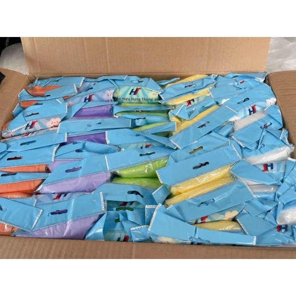 Vấn đề trọng lượng thường bị xem nhẹ khi mua sắm áo mưa dày vì người dùng tập trung vào tính năng bảo vệ. (Ảnh 2)