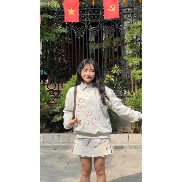 Trong những khoảnh khắc thân mật của gia đình và bạn bè, một chiếc áo nhẹ dẻo và bền bỉ sẽ giúp bạn tự tin “ôm” người thân mà không lo bị trầy xước. (Ảnh 3) Trong những khoảnh khắc thân mật của gia đình và bạn bè, một chiếc áo nhẹ dẻo và bền bỉ sẽ giúp bạn tự tin “ôm” người thân mà không lo bị trầy xước. (Ảnh 3)