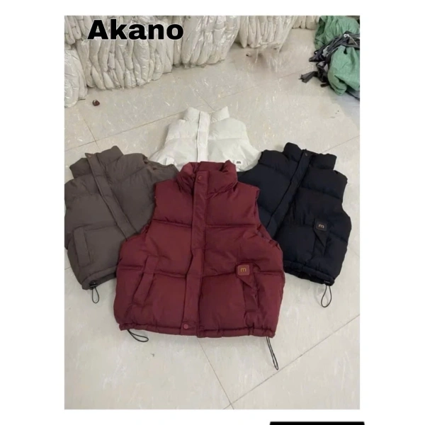 Áo phao gile nữ dạng croptop ngắn: khi túi kín bên trong bất ngờ làm ướt áo trong những cơn mưa bất chợt - Ảnh 4