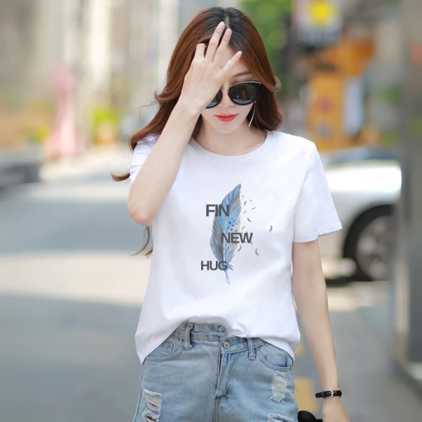 Trong kho tàng các mẫu áo phông đa dạng, Áo phông nữ dáng rộng NA03 in hình lông vũ chất liệu thun cotton co giãn 4 chiều Loza RT8342 là một mẫu đáng chú ý. (Ảnh 4) Trong kho tàng các mẫu áo phông đa dạng, Áo phông nữ dáng rộng NA03 in hình lông vũ chất liệu thun cotton co giãn 4 chiều Loza RT8342 là một mẫu đáng chú ý. (Ảnh 4)