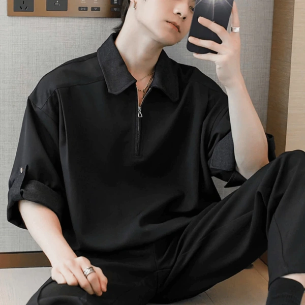 Với xu hướng dress-code ngày càng linh hoạt, áo polo trở thành sự lựa chọn trung tính giữa áo sơ mi cứng nhắc và áo thun thoải mái. (Ảnh 2) Với xu hướng dress-code ngày càng linh hoạt, áo polo trở thành sự lựa chọn trung tính giữa áo sơ mi cứng nhắc và áo thun thoải mái. (Ảnh 2)