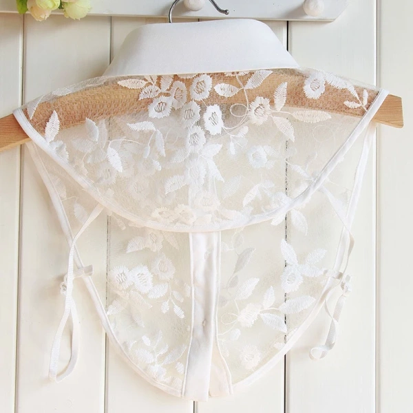 Một số người dùng thường cân nhắc giữa áo ren và áo chiffon, hoặc áo satin khi muốn có “độ lộng lẫy” tương tự. (Ảnh 3)