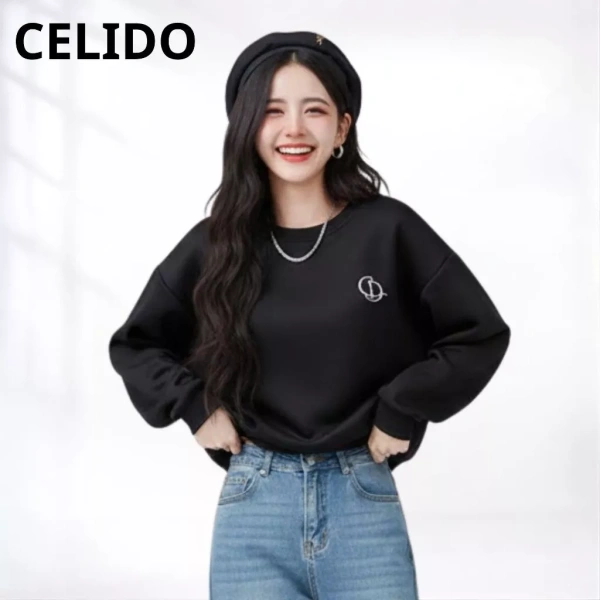 Để có một cái nhìn toàn diện, chúng ta sẽ đặt áo sweater boxy rộng tay cạnh tranh với ba loại áo thường được lựa chọn trong mùa đông: áo khoác dạ, áo khoác lông và áo bomber dày. (Ảnh 3)