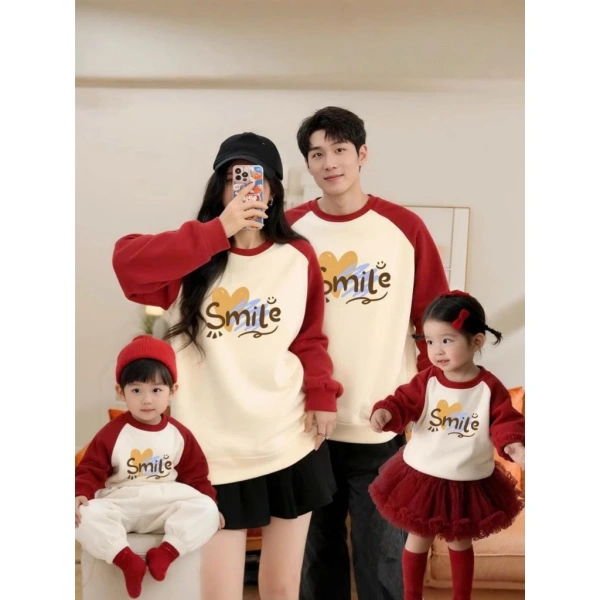 Áo sweater gia đình 3/4 người mẫu mới 2026: Khi ấm áp hơn mong đợi, việc chọn size lại mang lại bất ngờ bất ngờ. - Ảnh 1 Áo sweater gia đình 3/4 người mẫu mới 2026: Khi ấm áp hơn mong đợi, việc chọn size lại mang lại bất ngờ bất ngờ. - Ảnh 1