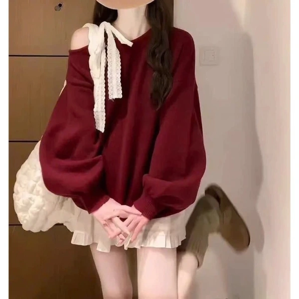 Một số người có thể nghĩ tới việc chọn áo dài truyền thống, hay bộ jumpsuit hiện đại cho buổi lễ. (Ảnh 5) Một số người có thể nghĩ tới việc chọn áo dài truyền thống, hay bộ jumpsuit hiện đại cho buổi lễ. (Ảnh 5)
