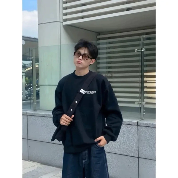 Một trong những mẫu được giới trẻ ưa chuộng hiện nay là Áo Sweater Nỉ Bông Form Rộng Nam Nữ Unisex Tay Bồng Dáng Oversize Xám Tiêu In Chữ Đơn Giản (mã sản phẩm: XẢ TẾT). (Ảnh 5) Một trong những mẫu được giới trẻ ưa chuộng hiện nay là Áo Sweater Nỉ Bông Form Rộng Nam Nữ Unisex Tay Bồng Dáng Oversize Xám Tiêu In Chữ Đơn Giản (mã sản phẩm: XẢ TẾT). (Ảnh 5)