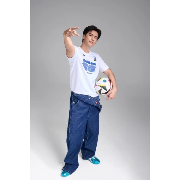 Áo thun cotton sẽ thấm hút mồ hôi từ da, nhưng nếu dưới lớp áo là áo lót làm bằng sợi dẻo hoặc sợi thấm nhanh, mức độ ẩm sẽ giảm đáng kể, giúp áo thun luôn “khô ráo” hơn. (Ảnh 5)
